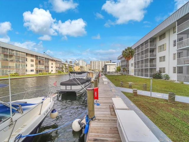 3725 NE 169th St # 105, North Miami Beach FL 33160