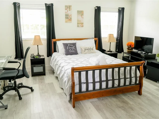 1798 NE 176th St, North Miami Beach FL 33162