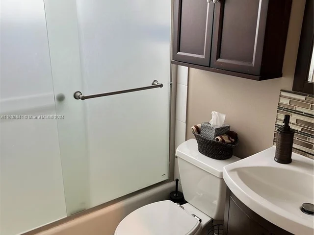 1798 NE 176th St, North Miami Beach FL 33162