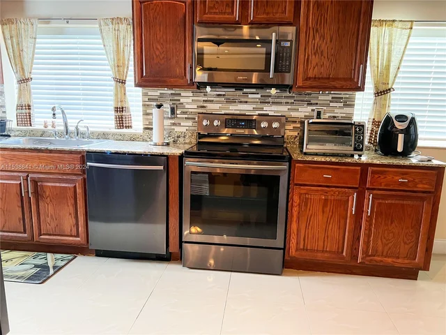 1798 NE 176th St, North Miami Beach FL 33162