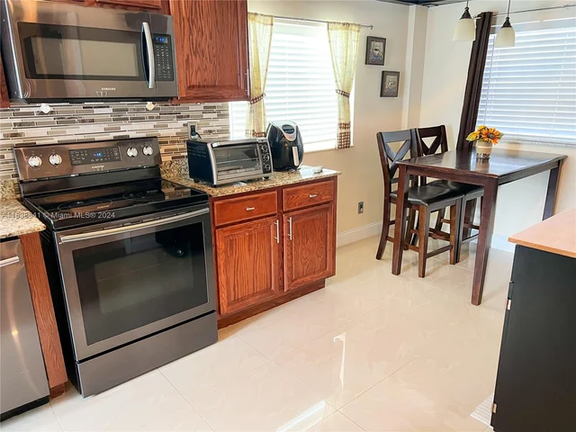 1798 NE 176th St, North Miami Beach FL 33162