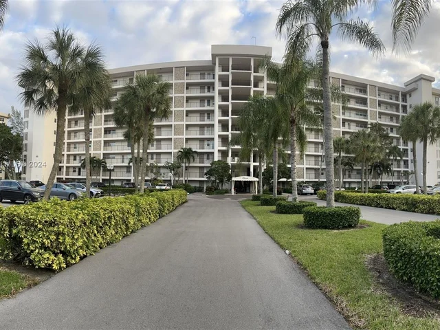 3200 N Palm Aire Dr # 101, Pompano Beach FL 33069