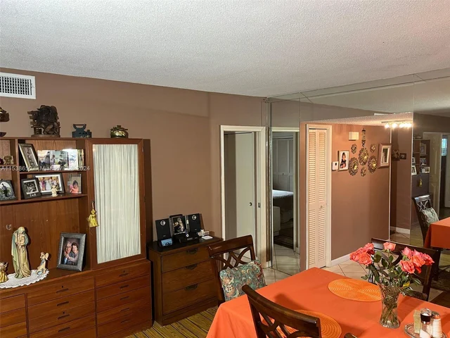 3200 N Palm Aire Dr # 101, Pompano Beach FL 33069