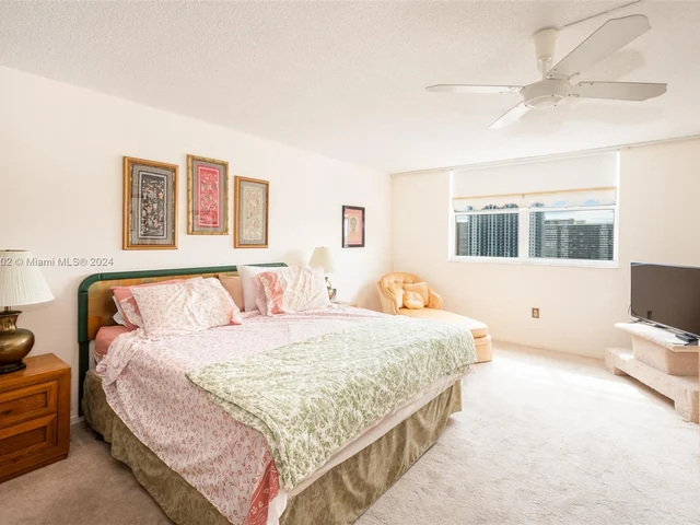 1833 S Ocean Dr # 1412, Hallandale Beach FL 33009