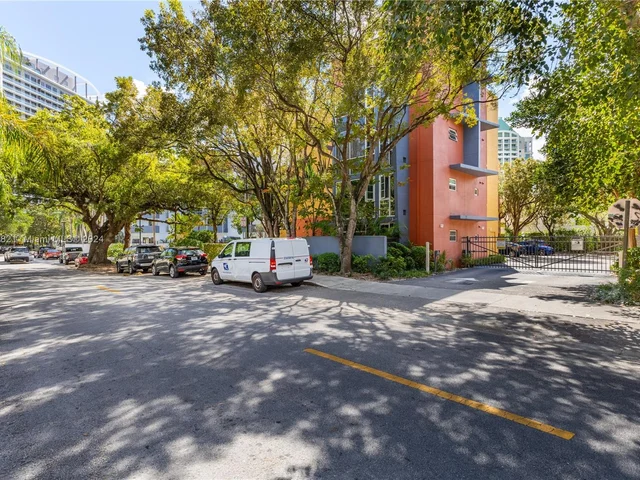 2756 Day Ave # 401, Miami FL 33133