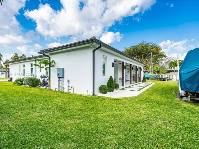 5815 SW 107th Pl, Miami FL 33173