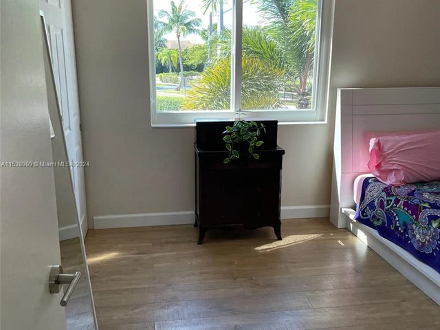 1086 SE 5th Ct, Dania Beach FL 33004