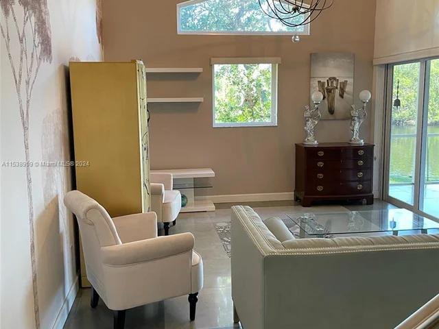 1086 SE 5th Ct, Dania Beach FL 33004