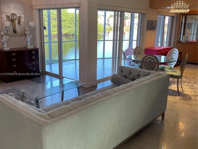 1086 SE 5th Ct, Dania Beach FL 33004