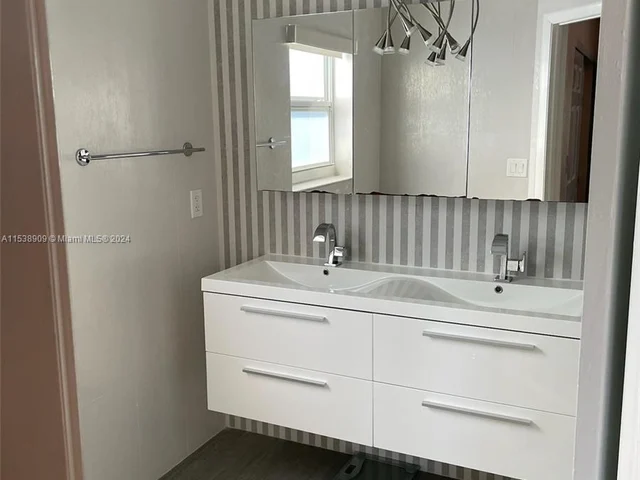 1086 SE 5th Ct, Dania Beach FL 33004