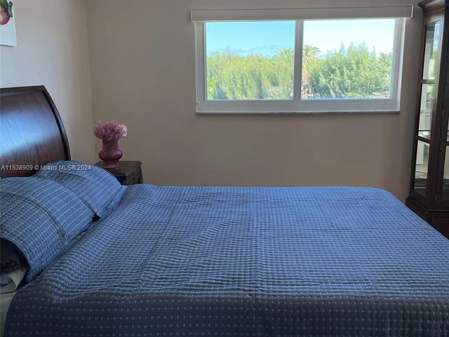 1086 SE 5th Ct, Dania Beach FL 33004