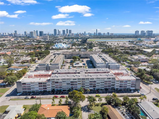 215 SE 3rd Ave # 201C, Hallandale Beach FL 33009