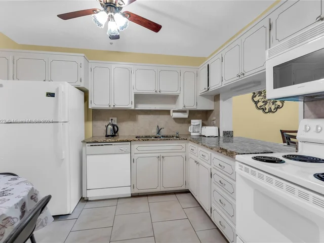 215 SE 3rd Ave # 201C, Hallandale Beach FL 33009