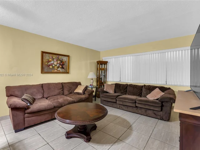 215 SE 3rd Ave # 201C, Hallandale Beach FL 33009