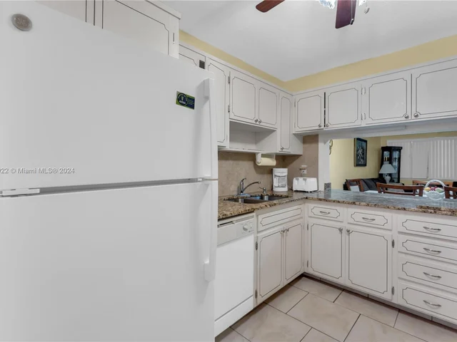 215 SE 3rd Ave # 201C, Hallandale Beach FL 33009