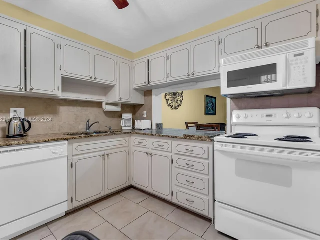 215 SE 3rd Ave # 201C, Hallandale Beach FL 33009