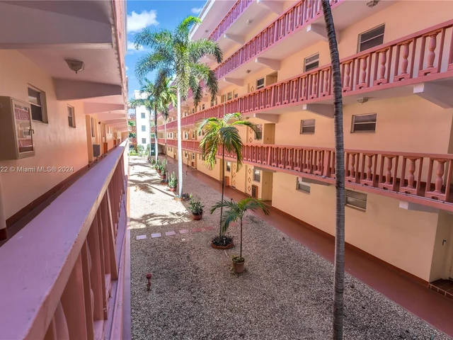 215 SE 3rd Ave # 201C, Hallandale Beach FL 33009