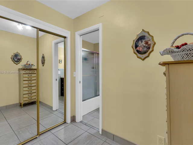 215 SE 3rd Ave # 201C, Hallandale Beach FL 33009