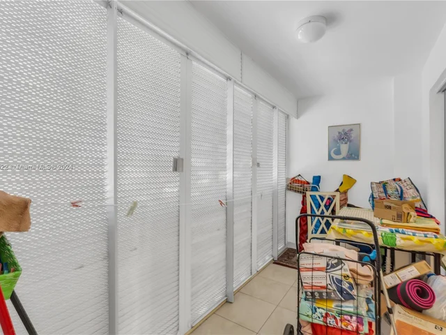 215 SE 3rd Ave # 201C, Hallandale Beach FL 33009