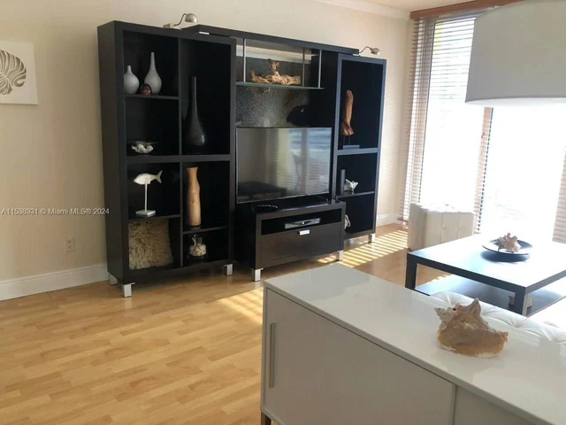 5600 Collins Ave # 9U, Miami Beach FL 33140