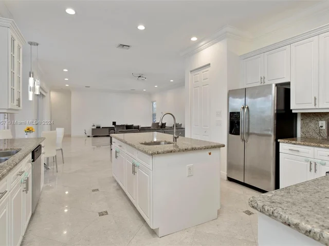 15355 SW 34th St, Davie FL 33331