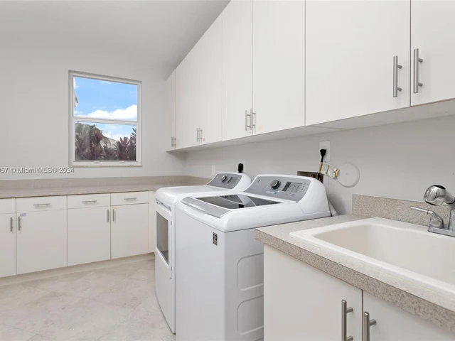 15355 SW 34th St, Davie FL 33331