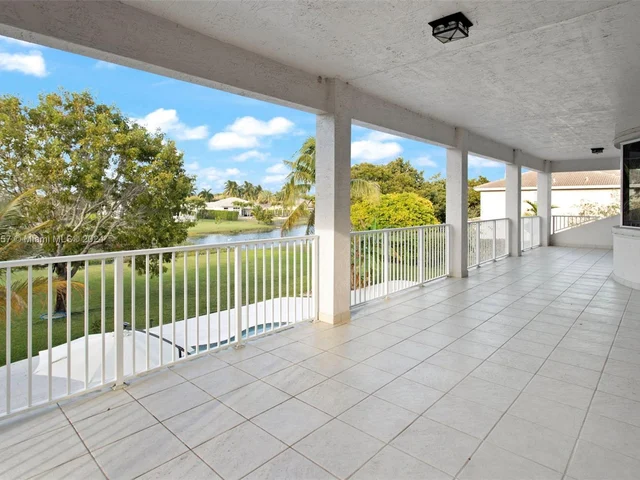 15355 SW 34th St, Davie FL 33331