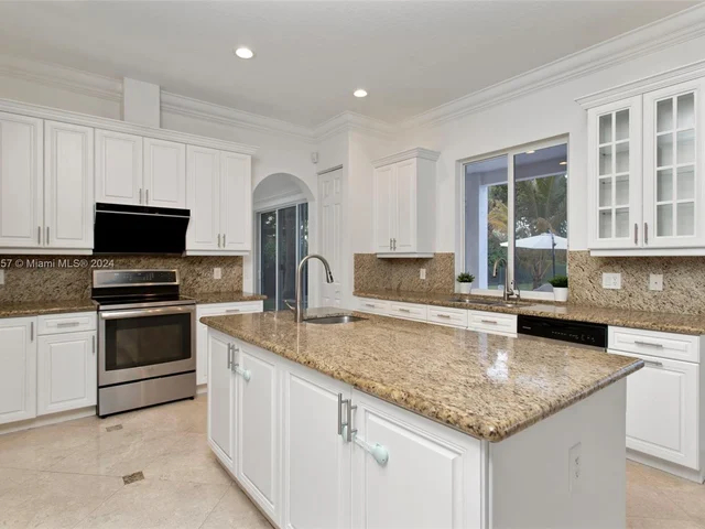 15355 SW 34th St, Davie FL 33331