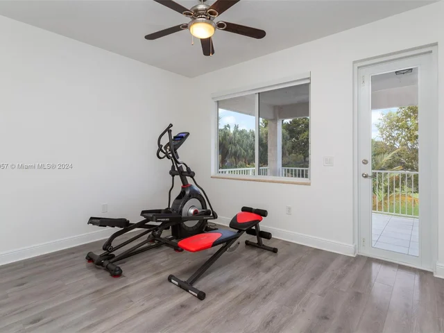 15355 SW 34th St, Davie FL 33331