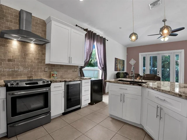 4123 NE 22nd St, Homestead FL 33033