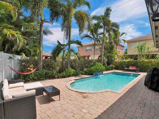 4123 NE 22nd St, Homestead FL 33033