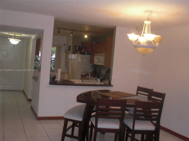 430 Commodore Dr # 105, Plantation FL 33325