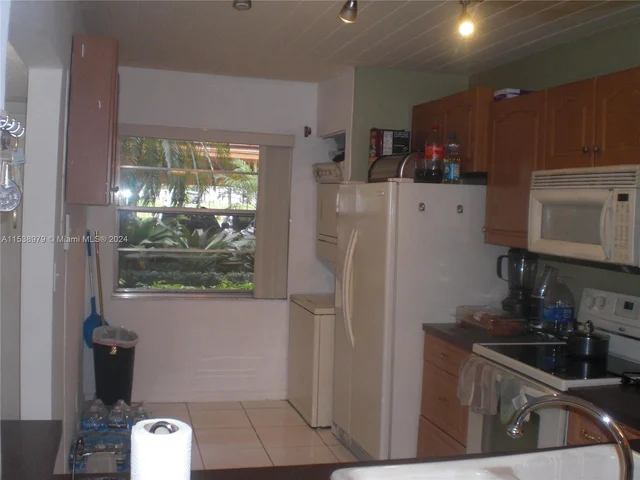 430 Commodore Dr # 105, Plantation FL 33325