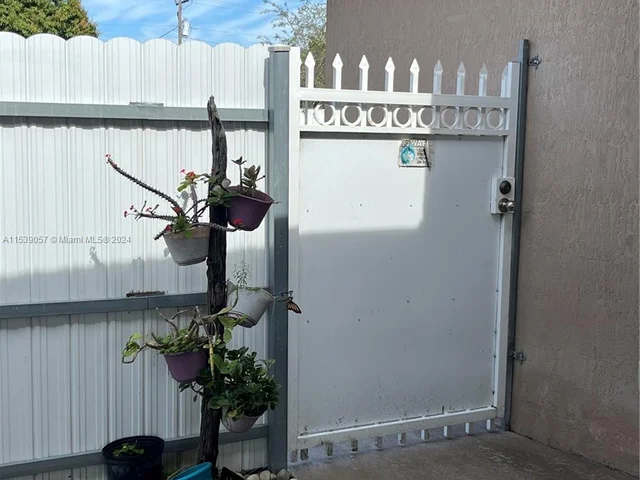 3500 NW 213th St, Miami Gardens FL 33056