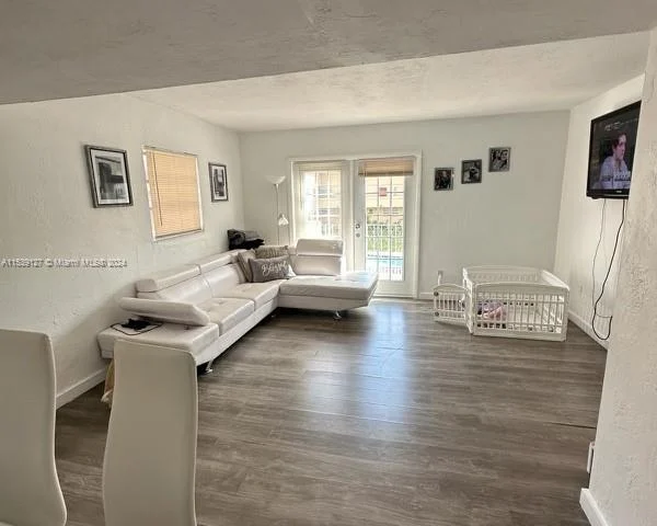 10907 N Kendall Dr # 422, Miami FL 33176