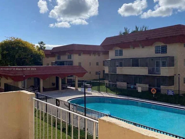 10907 N Kendall Dr # 422, Miami FL 33176