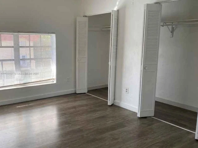 10907 N Kendall Dr # 422, Miami FL 33176