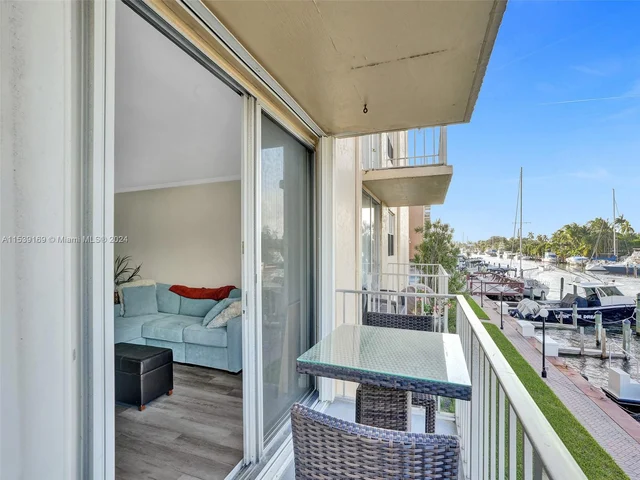 1777 SE 15th St # 217, Fort Lauderdale FL 33316