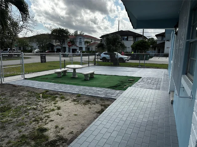 6895 SW 39th ST, Miami FL 33155