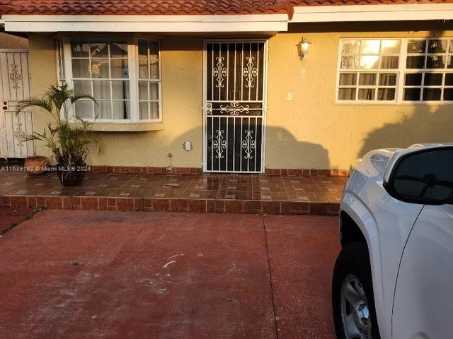 11561 NW 87th Pl, Hialeah Gardens FL 33018