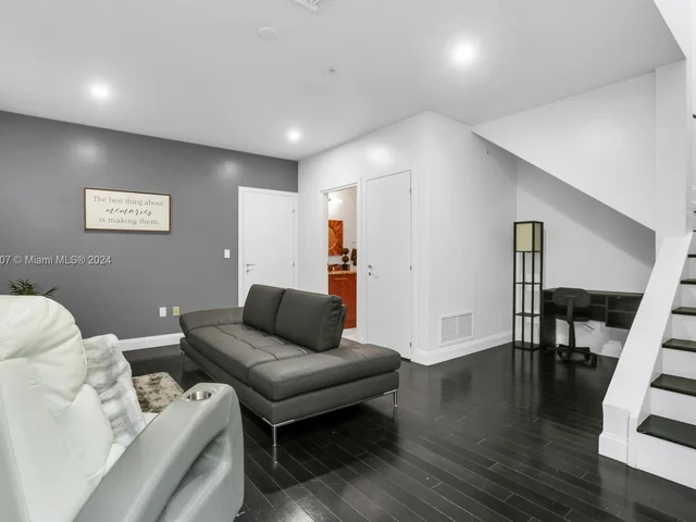 781 NE 4th Ave # 781, Fort Lauderdale FL 33304