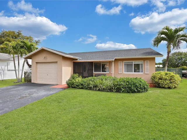 7304 Westwood Dr, Tamarac FL 33321