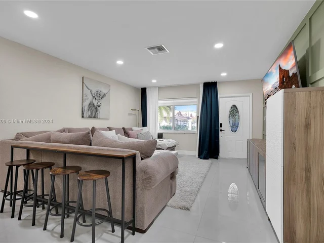 7304 Westwood Dr, Tamarac FL 33321