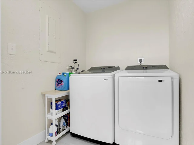 7304 Westwood Dr, Tamarac FL 33321