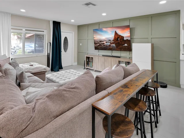 7304 Westwood Dr, Tamarac FL 33321