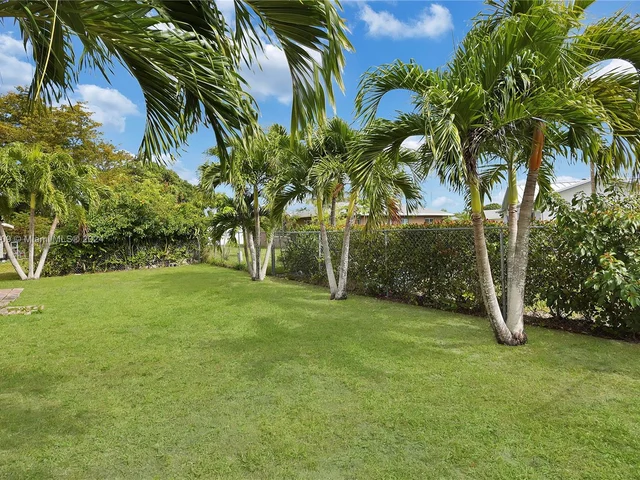 7304 Westwood Dr, Tamarac FL 33321