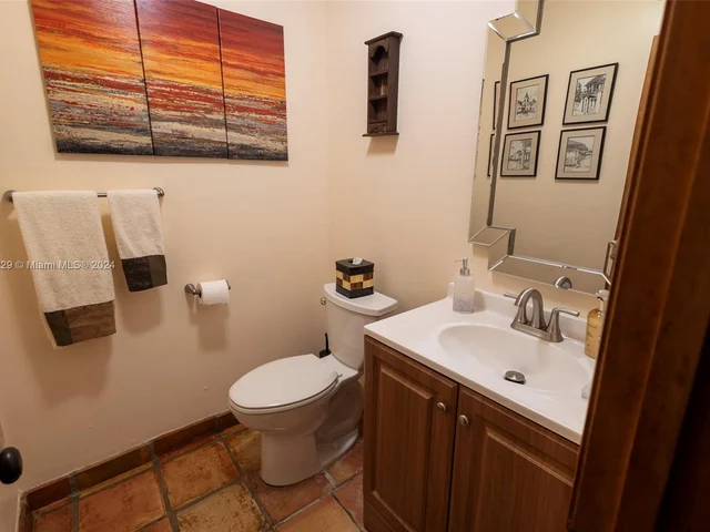 16818 Royal Poinciana Dr, Weston FL 33326