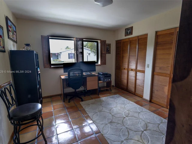 16818 Royal Poinciana Dr, Weston FL 33326