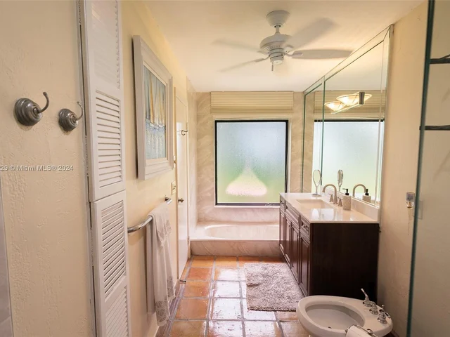 16818 Royal Poinciana Dr, Weston FL 33326