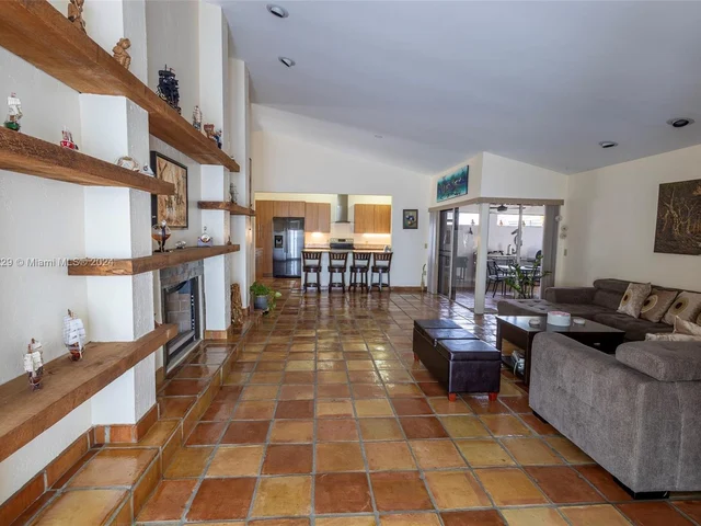 16818 Royal Poinciana Dr, Weston FL 33326